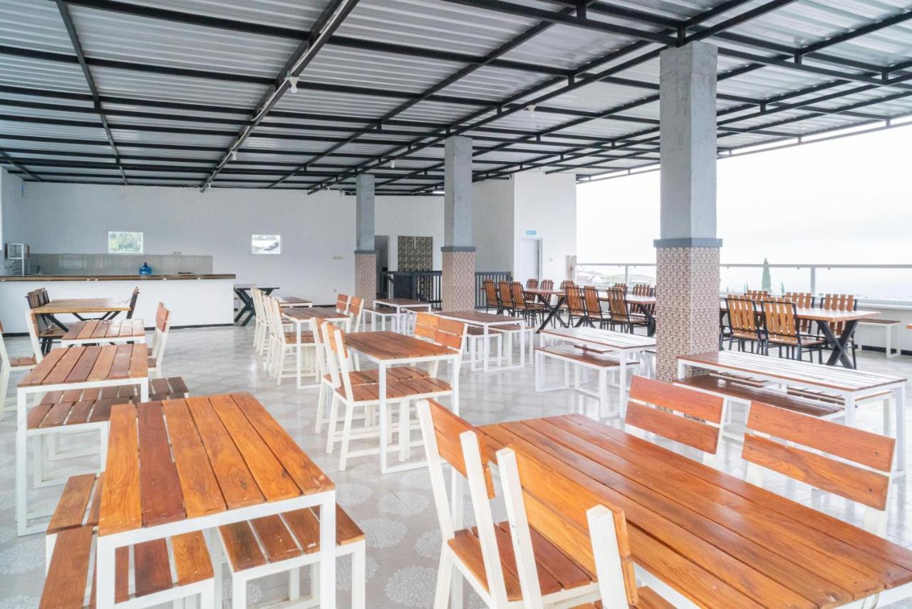 Sans Hotel Queen Batu Sumber Brantas Exterior foto